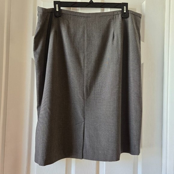 Ashley Stewart Gray Skirt Plus Size 20 - Picture 2 of 12